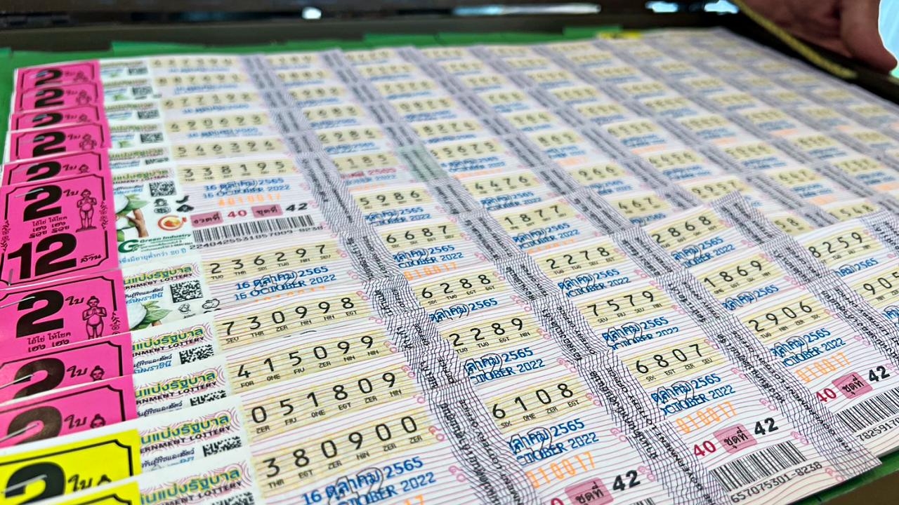 งวดนี้หวยออกวันอาทิตย์ นักเก็บสถิติยิ้มกว้าง เจอ "เลขเด็ด" โผล่เพียบ