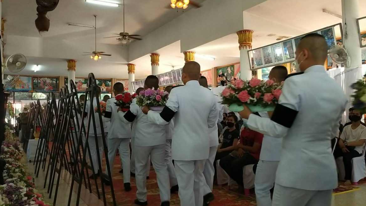 พระราชทานน้ำหลวงอาบศพ เหตุกราดยิงหนองบัวลำภู แยก 3 วัด 36 ศพ 