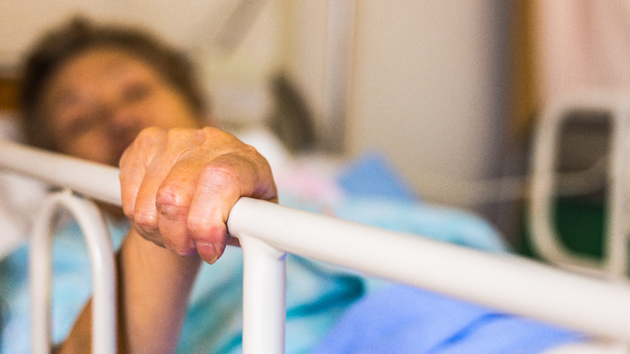 ปลายฝนต้นหนาว "ไวรัส RSV" ระบาด เตือนผู้สูงอายุป่วยหนักกว่าเด็กหลายเท่า