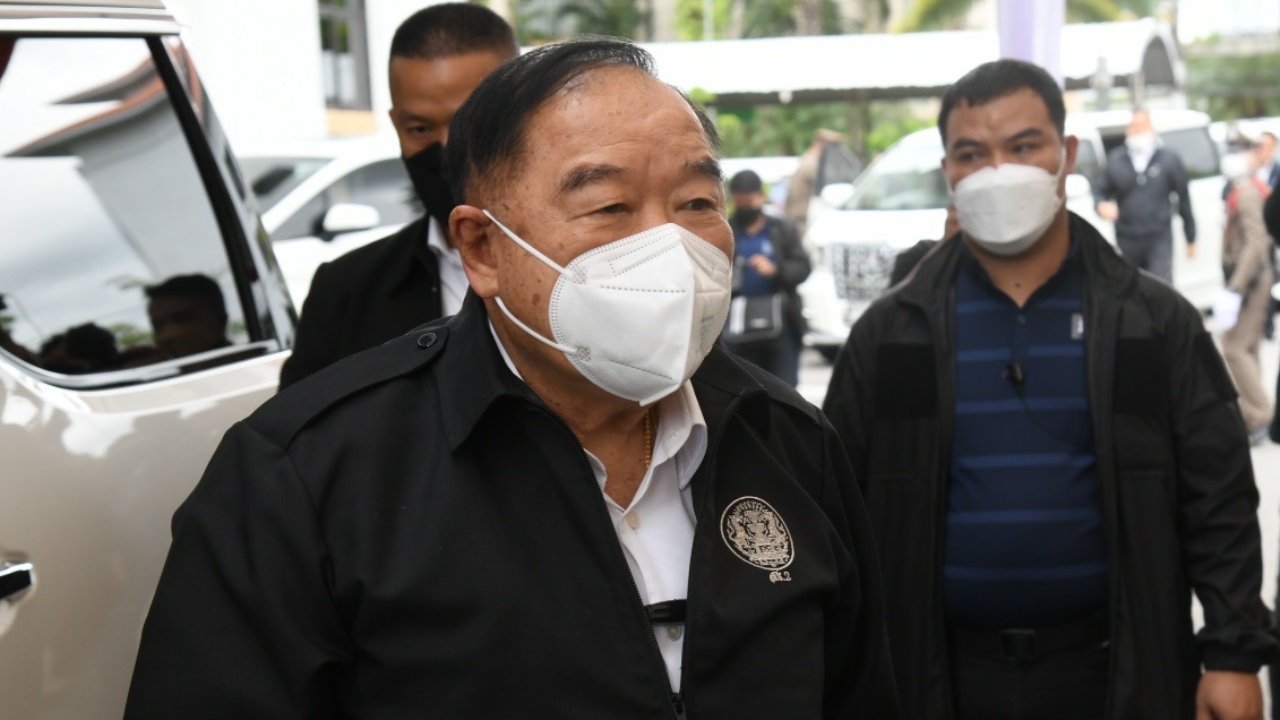 ลุงป้อม ลุยสุราษฎร์ธานีดันราคาปาล์มน้ำมัน คาดปีนี้เงินสะพัด 1.5 แสนล้าน