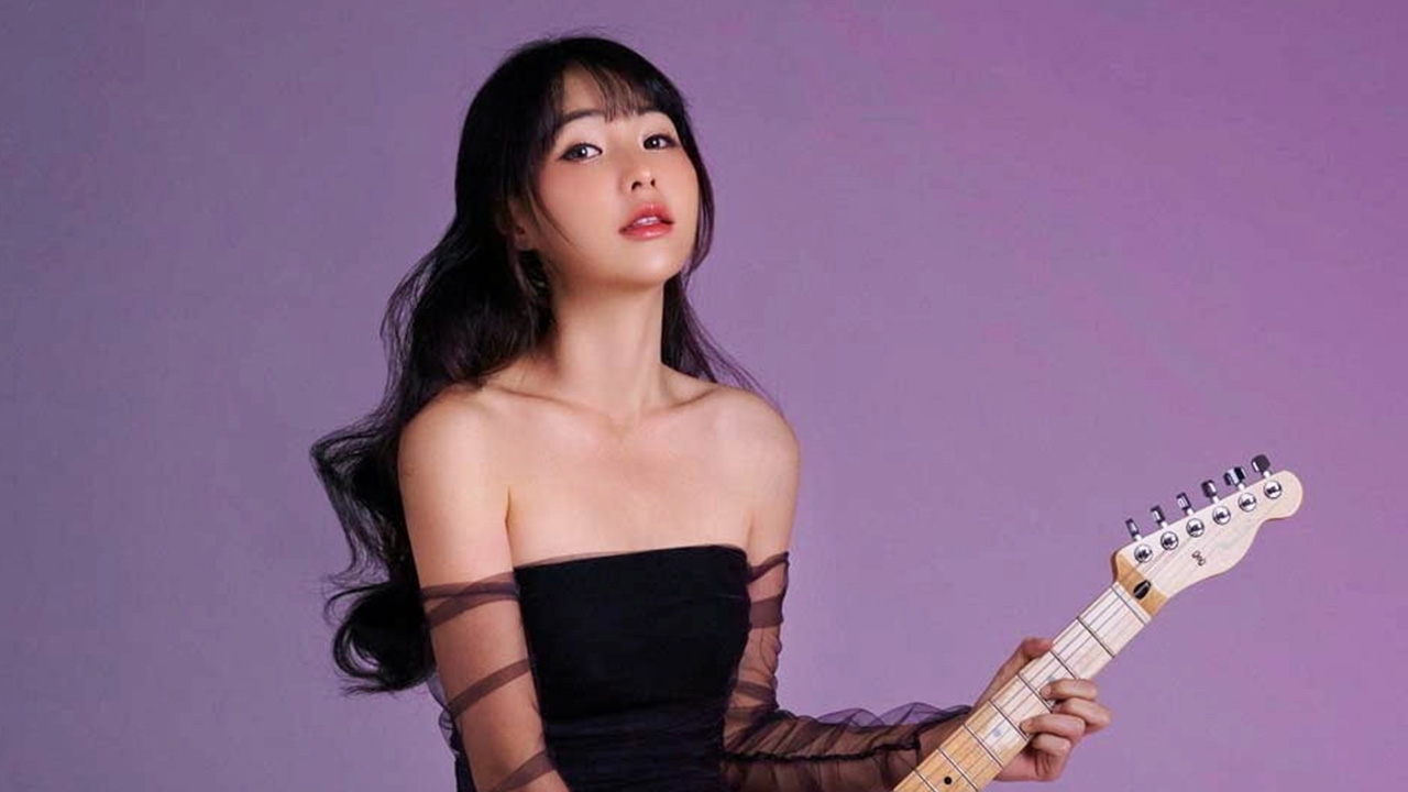 ศิลปิน “ขนมรู” ชวนวาร์ปสู่โลกคู่ขนาน ในซิงเกิล “Multiverse (ไม่ใช่จักรวาลนี้)” (คลิป)