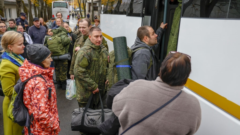 ช็อก 2 มือปืนกราดยิงในค่ายฝึกทหารรัสเซีย ดับ 11 ศพ เจ็บอื้อ