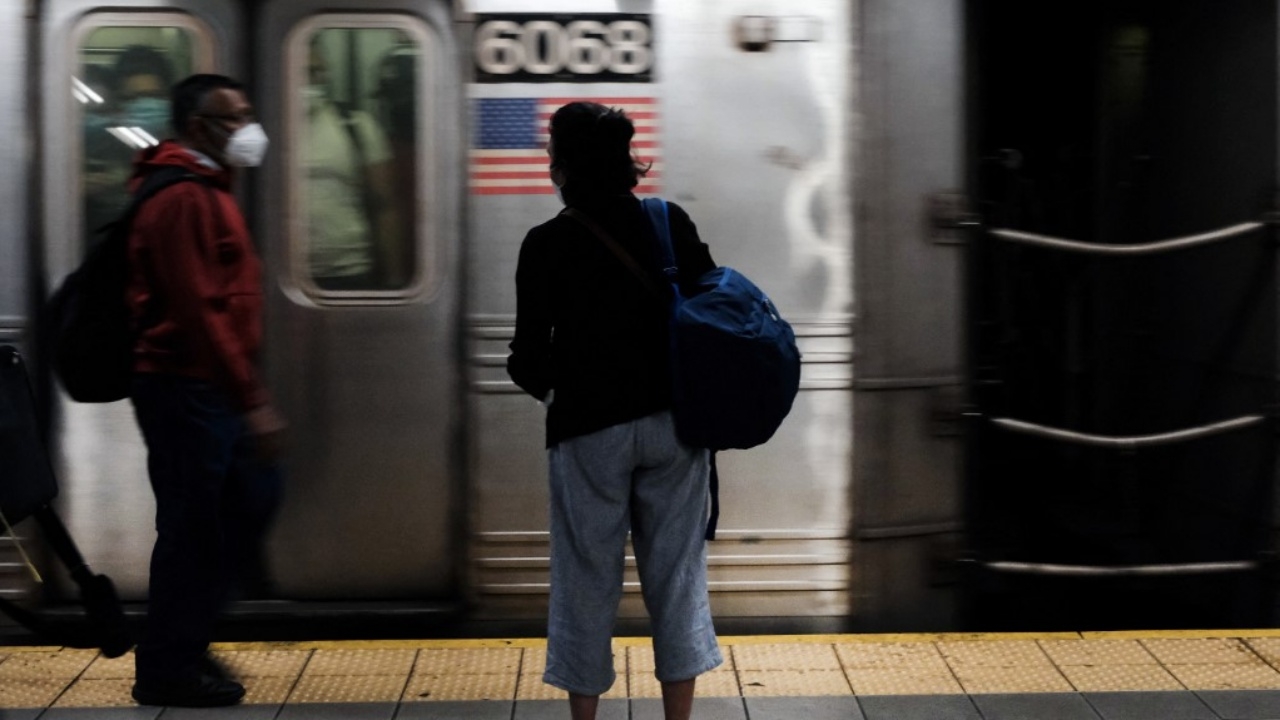 หนุ่มใหญ่อเมริกันถูกรถไฟชนตายสลด หลังวิวาทกับคู่กรณีจนตกลงไปในราง