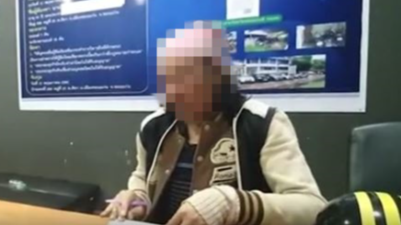 รวบแล้ว ชายจับเด็กนั่งตักในป่าริมทาง อ้างแค่ถามทาง-ปัดกระทำอนาจาร