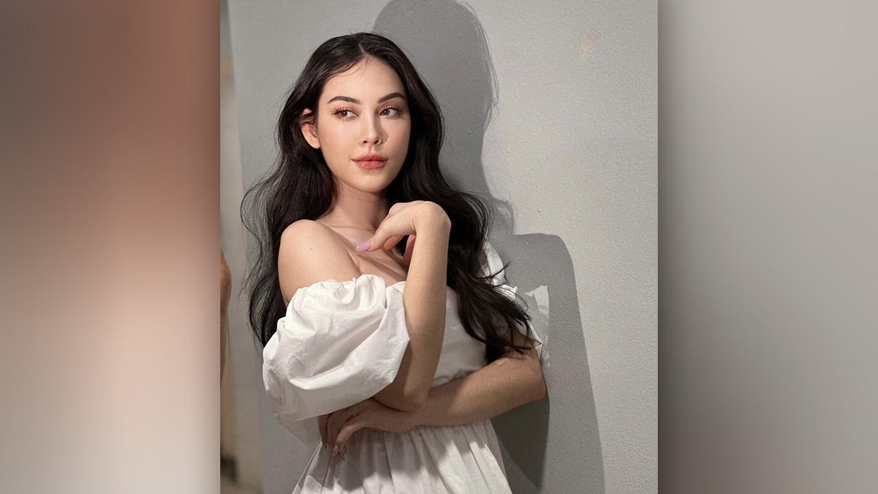 เปิดภาพในอดีตหาดูยากของ แมท ภีรนีย์ เหมือนตุ๊กตา ฉายแววสวยตั้งแต่เด็ก 