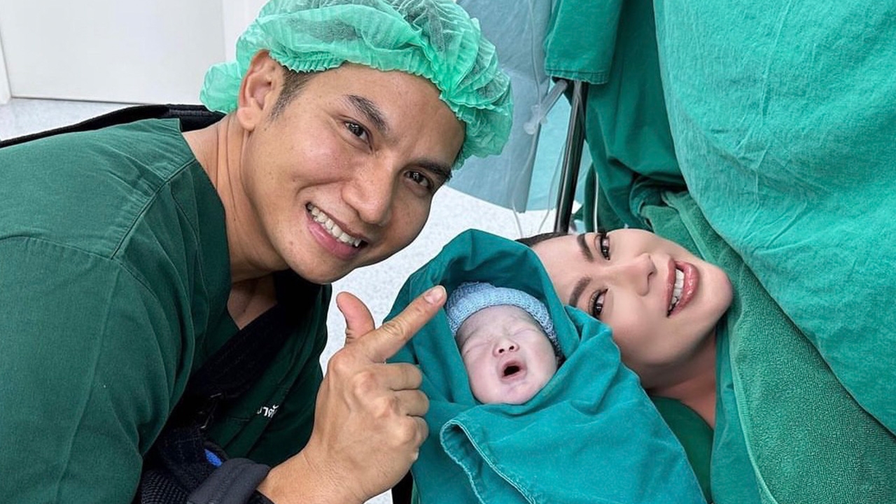 เปิดภาพ น้องอเล็กซ์ ลูกชายคนที่ 2 บุ๋ม ปนัดดา กับสามี ก๊อต อธิป น่ารักน่าเอ็นดู