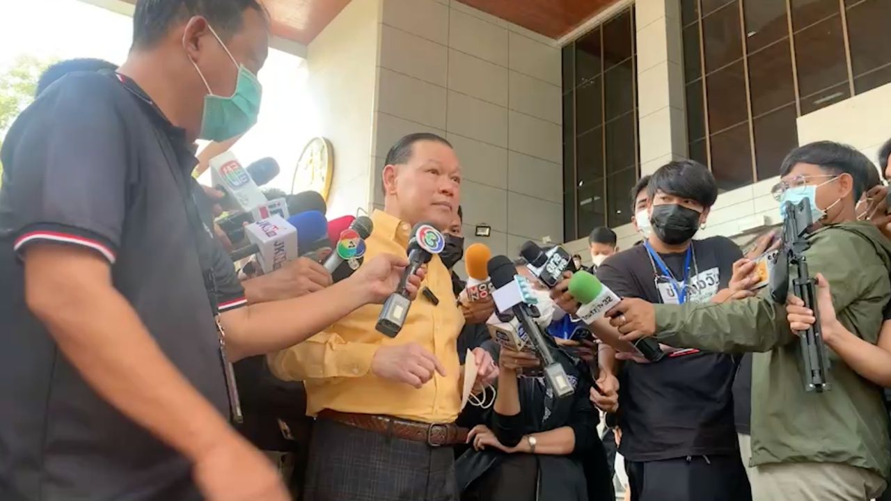 "สันธนะ" โผล่หน้าศาลอาญา ยันคลิปในโรงแรมดังเหตุการณ์จริง ไม่ได้ตัดต่อ