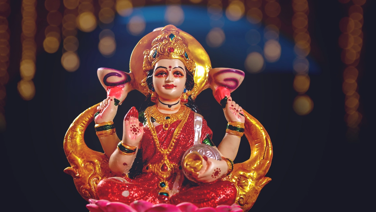 .บทสวดพระแม่ลักษมี ประทานพร พร้อมวิธีบูชาอย่างไรให้สัมฤทธิ์ผล.