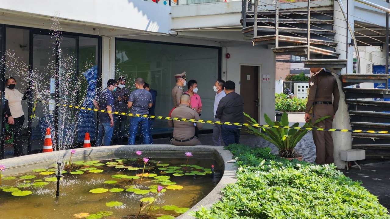 2 สาวจีนทะเลาะเดือด ก่อนแทงกันยับตาย 1 คาห้องน้ำในห้างย่านประชาชื่น 12