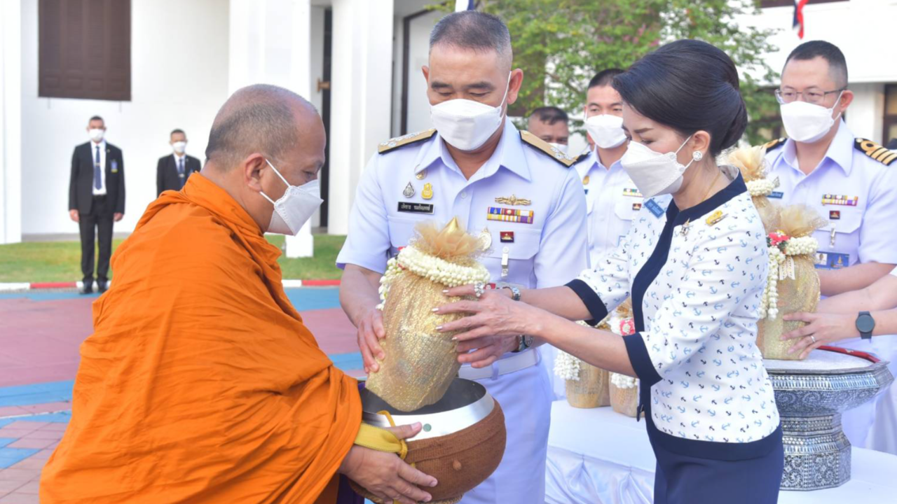 ผบ.ทร.เป็นประธาน พิธีทำบุญ-ตักบาตร เนื่องในโอกาส 116 ปี วันกองทัพเรือ
