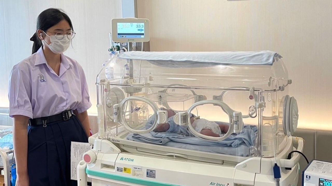 บุ๋ม ปนัดดา เผยภาพประทับใจ พี่อันดา ยอมขาดเรียน มาเฝ้า น้องอเล็กซ์ เป็นครั้งแรก