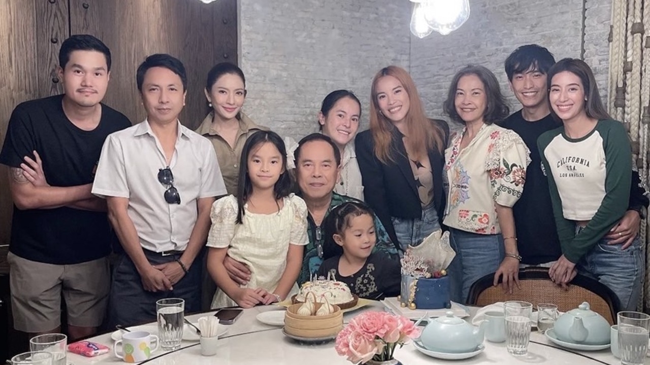 แอฟ ทักษอร ทานข้าววันเกิด ปู่ไพวงษ์ ร่วมเฟรมครอบครัว เตชะณรงค์ สุดอบอุ่น