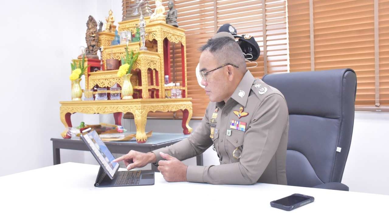 ทำดีต้องชื่นชม ผู้การระนอง มอบเงินบำรุงขวัญ 2 ตำรวจ ถูกไล่ ปิดผับตามเวลา