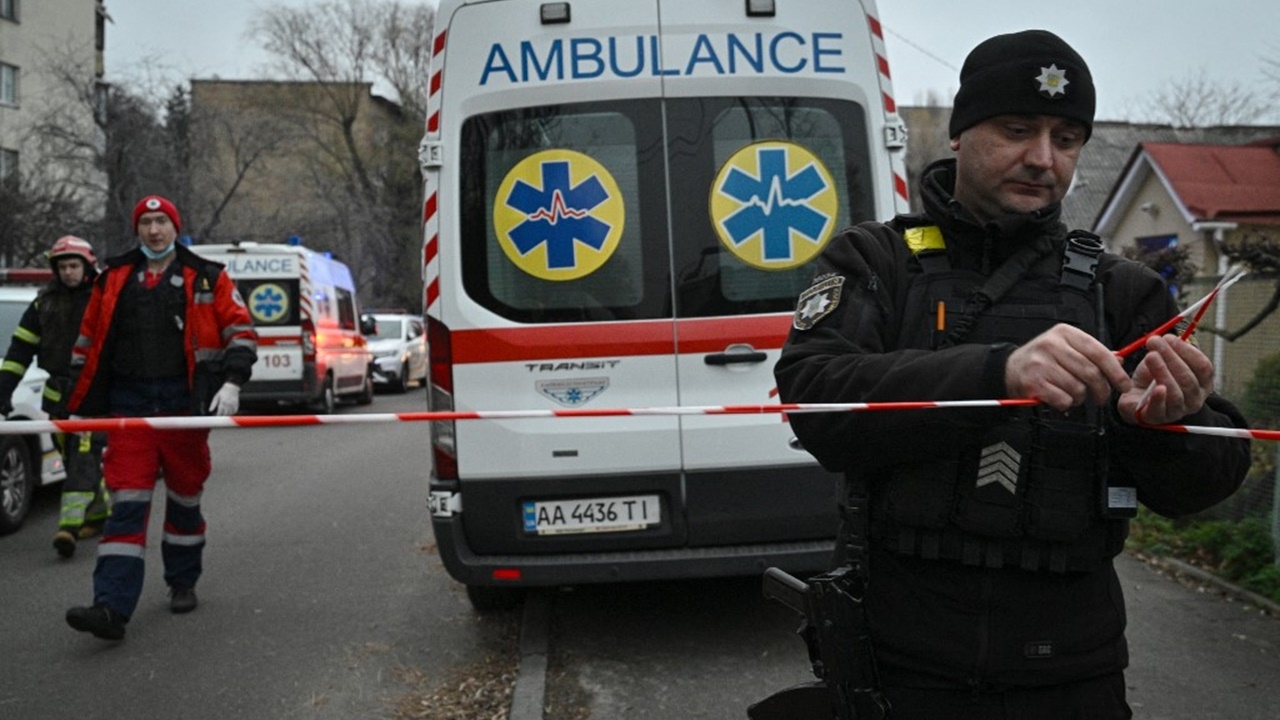 รัสเซียยิงมิสไซล์ถล่มหลายเมืองทั่วยูเครน-ส่อถอนทหารไกลขึ้นอีก