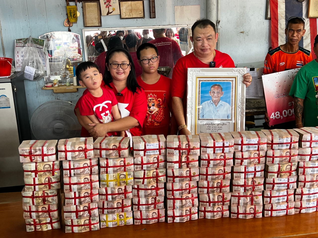 789 ให้โชค ผู้รับเหมาสาวถูกหวย 54 ล้าน ตามซื้อเลขคุณตาบอกก่อนตาย