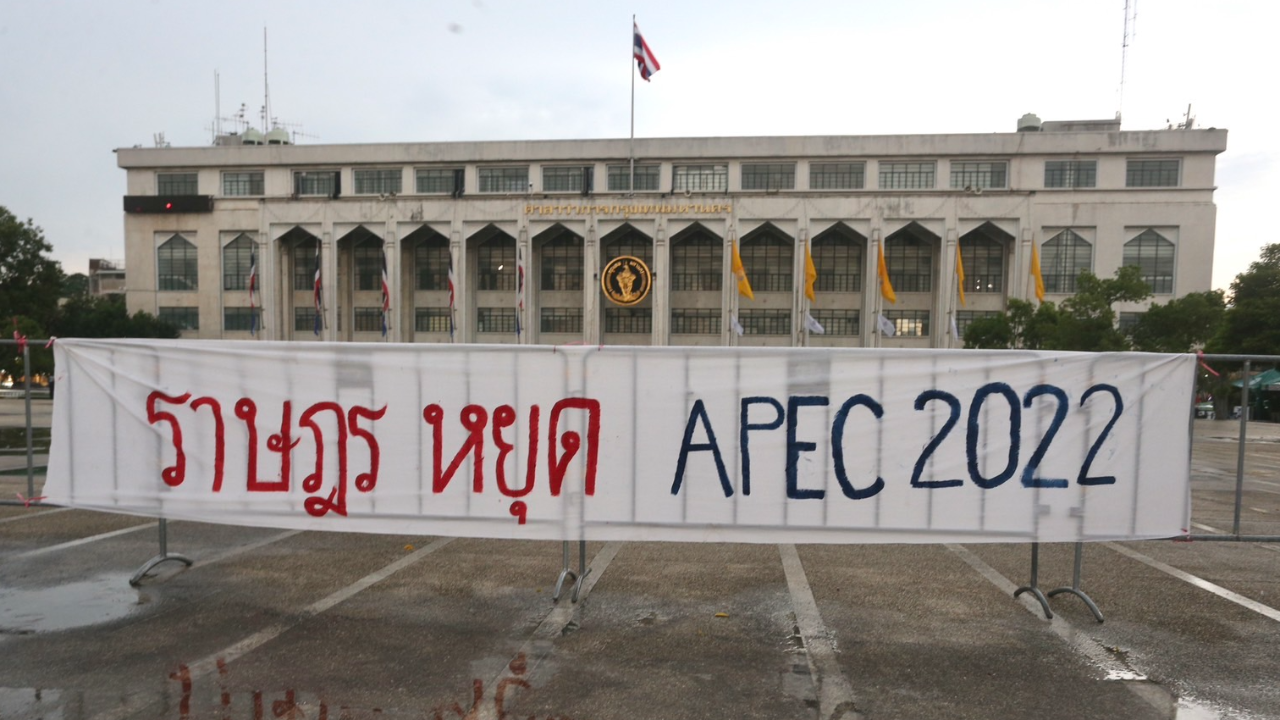 กลุ่มราษฎรหยุด APEC 2022 โวยมวลชนถูกสกัด นัด 18 พ.ย. บุกศูนย์สิริกิติ์