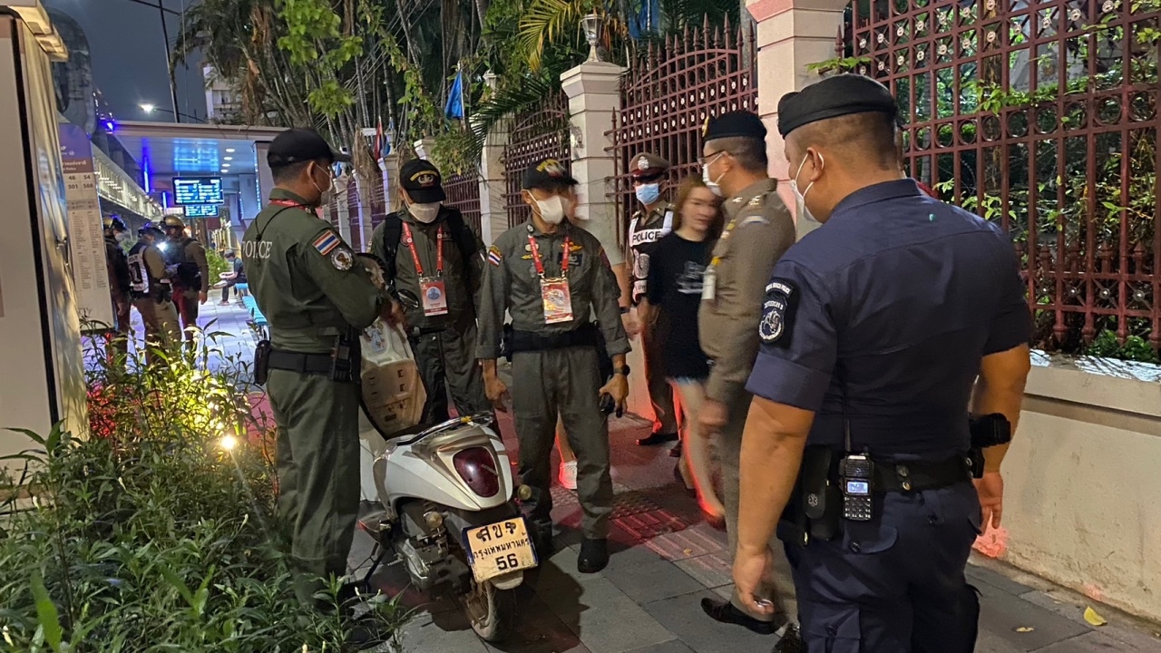 ระทึก EOD รุดตรวจจยย.ต้องสงสัย จอดทิ้งหน้า สตช. ใกล้ที่พักผู้นำเอเปก