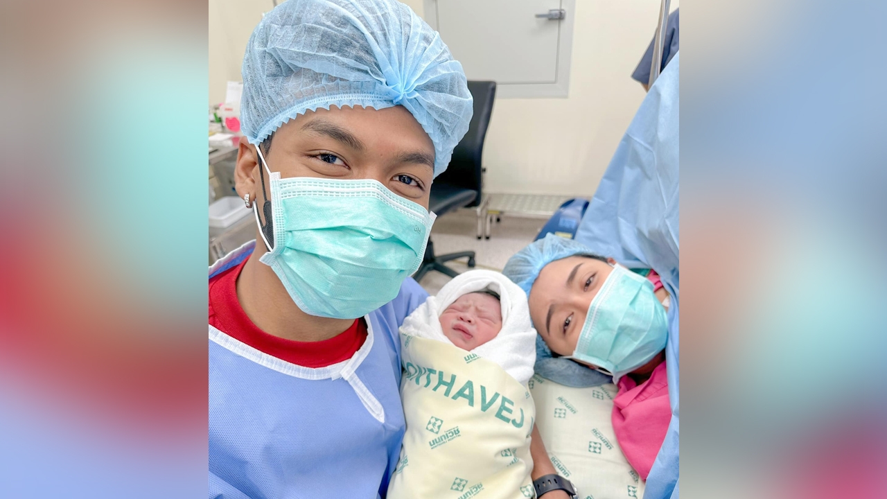 โชค รถแห่ สุดปลื้ม นัส จุฑารัตน์ คลอดลูกชายแล้ว ตั้งชื่อ น้องชนนท์