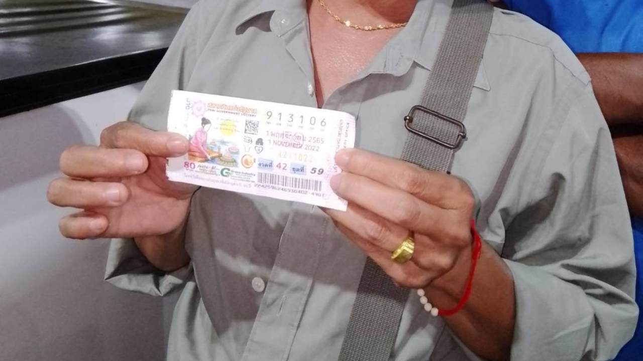 พี่ชายเล่านาที พาน้องสาวไปขึ้นรางวัลที่ 1 เซ็นชื่อเองหลังสลากฯ บอกสามีไม่สะดวก