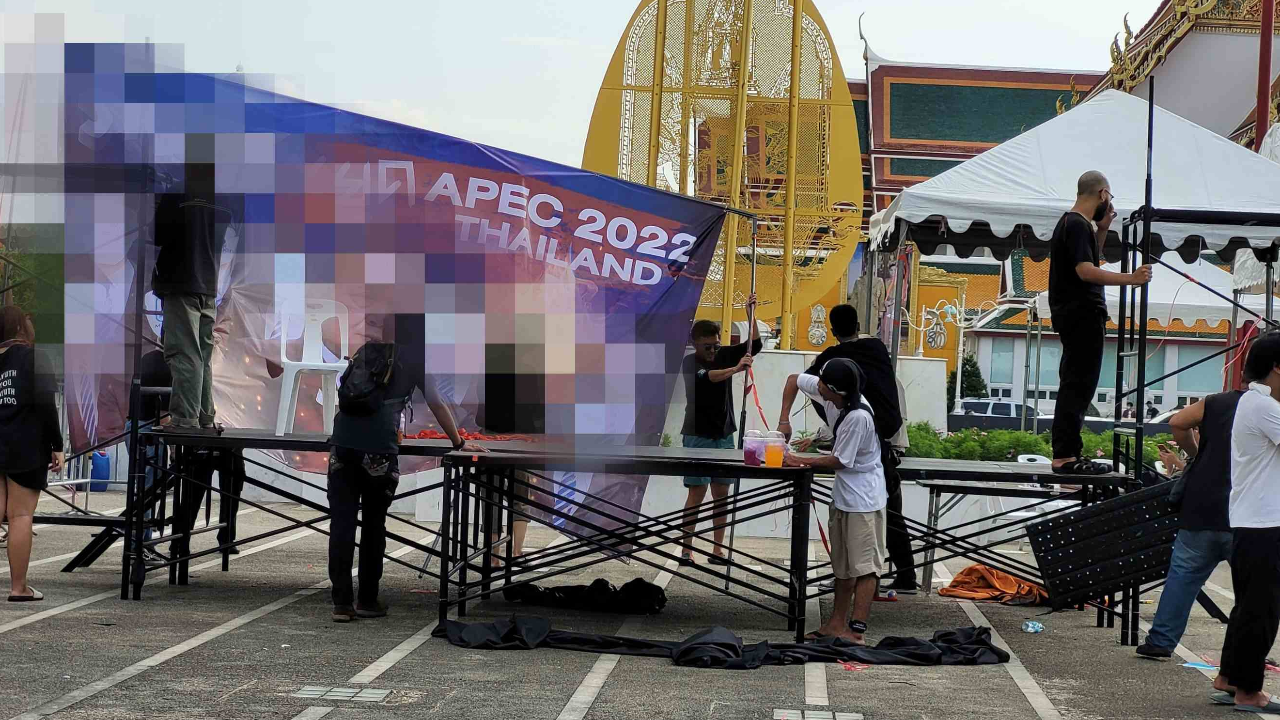 ม็อบยุติชุมนุม "ลานคนเมือง" ไป สน.ทุ่งสองห้อง กดดันปล่อย 25 แนวร่วมฯ