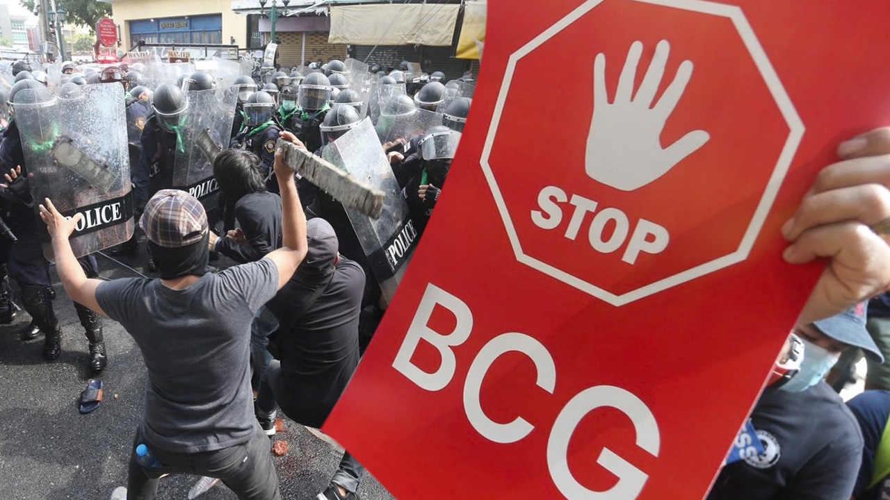 ม็อบต้านเอเปก เสียงเรียกร้องไร้สัญญาณตอบ หรือฟ้องให้โลกรู้ คนไม่เอาบิ๊กตู่