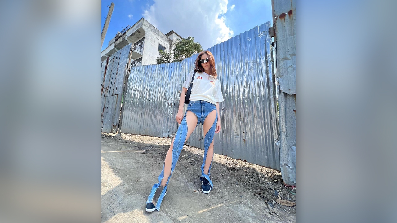 ชมพู่ อารยา มากับลุคเท่ๆ ใส่กางเกงยีนส์สุดแซ่บ คนถามต้องโฟกัสอะไรก่อนดี