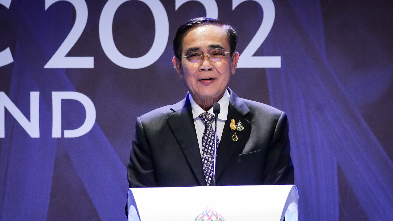 สุดภูมิใจ “บิ๊กตู่” ปิดฉาก APEC ยิ้มรับ ส่งไอเลิฟยู ให้ผู้ร่วมงานหลังให้กำลังใจ