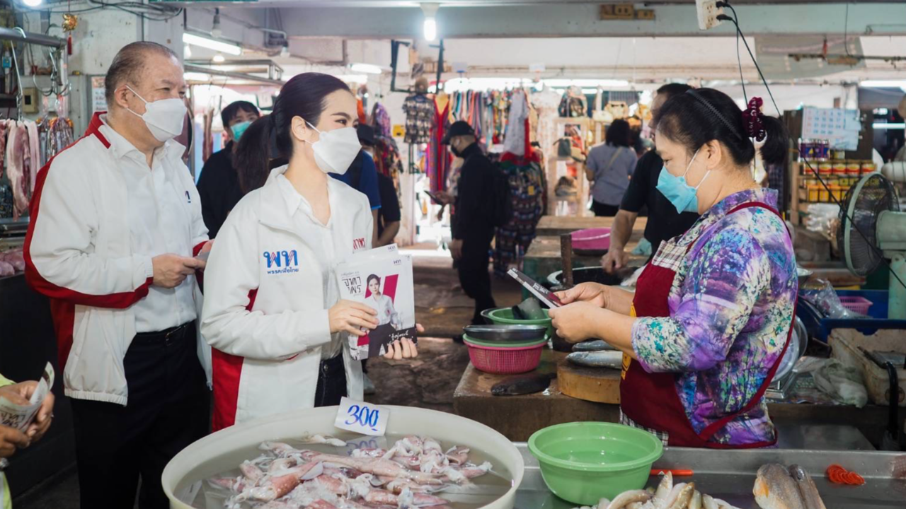 “คณะทำงานเศรษฐกิจเพื่อไทย” ลุย "สาทร" ฟังเสียง ปชช.ห่วงเศรษฐกิจทรุดอีก