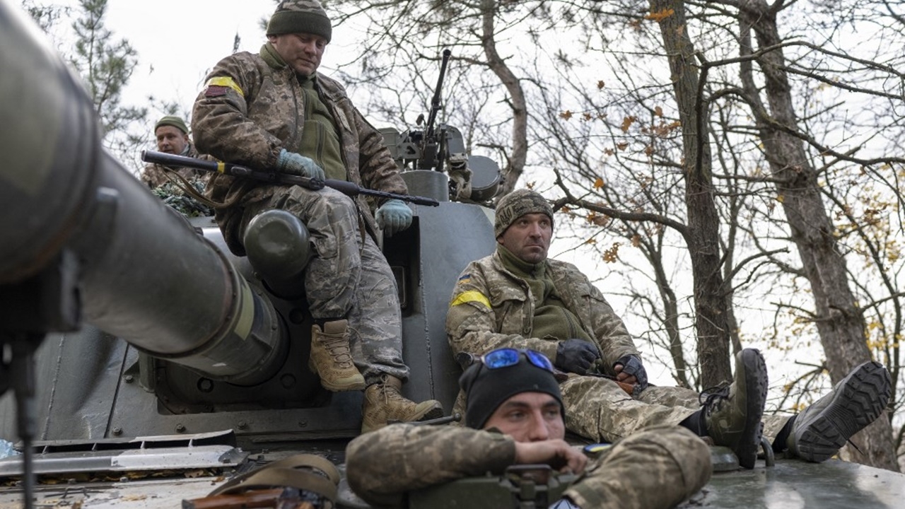 ยูเครนอ้าง ยึดพื้นที่ได้อื้อ หลังรัสเซียประกาศถอนทัพจากเมืองเคอร์ซอน