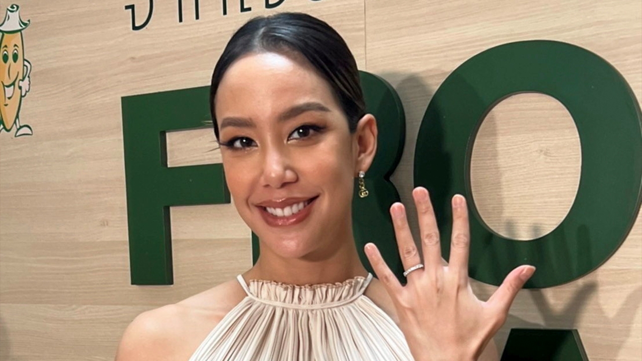 "แอริน" เล่าโมเมนต์น้ำตาแตก "เบญ" คุกเข่าขอแต่งงาน พร้อมวิวาห์ 2 ธ.ค.นี้