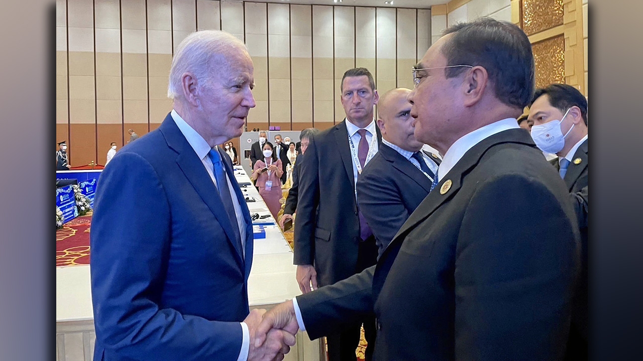 ประชุมอาเซียน ไบเดนจับมือ "บิ๊กตู่" อนุทิน-แจงคุมกัญชาเข้ม 20 จุดใน กทม.