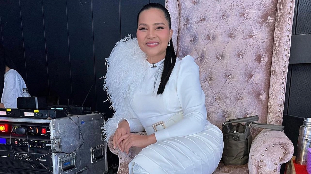 คอหวยส่องด่วน สุนารี อดใจไม่ไหวเจอเลขเด็ด เหมาลอตเตอรี่ 244 ใบ