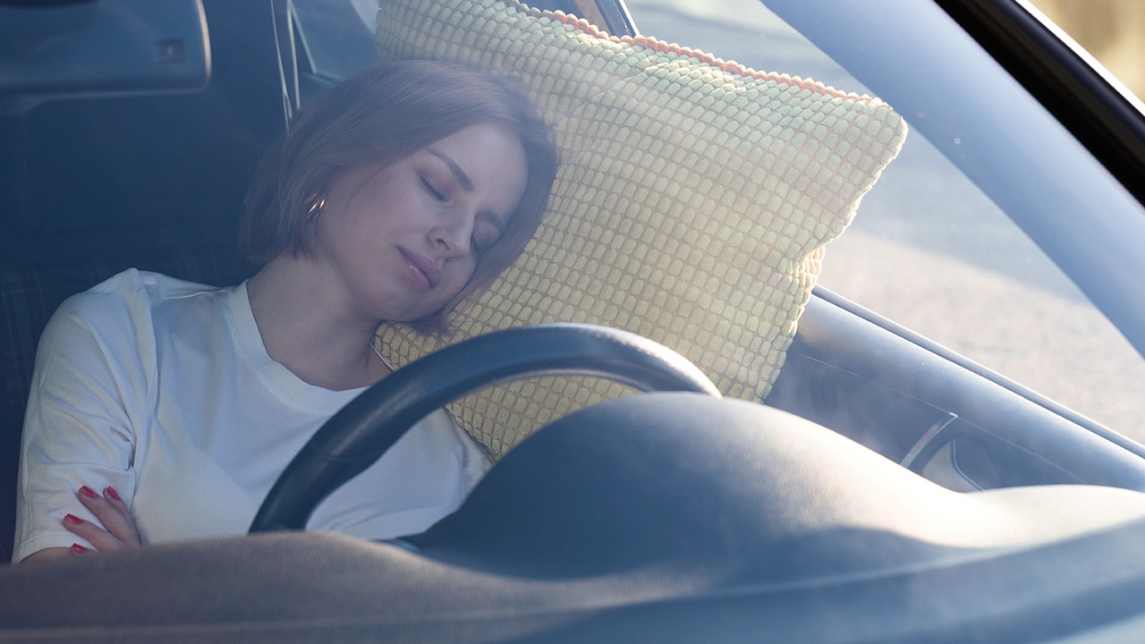 นอนในรถอาจถึงตาย! เปิดแอร์นอนในรถ หลับสบายตายไม่รู้ตัว วิธีนอนในรถให้ปลอดภัย