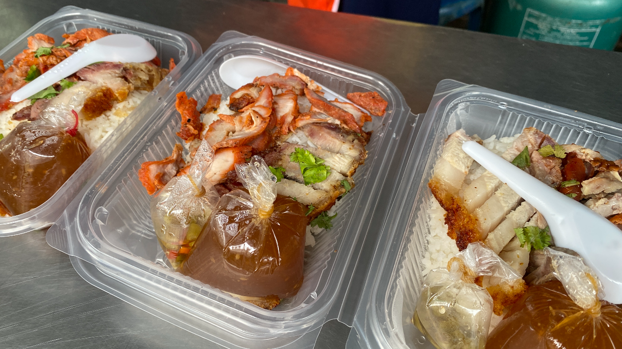 เจ้าของร้านน้ำตาซึม หญิงแต่งตัวดีหลอกสั่งข้าว 300 กล่องแล้วหายเงียบ