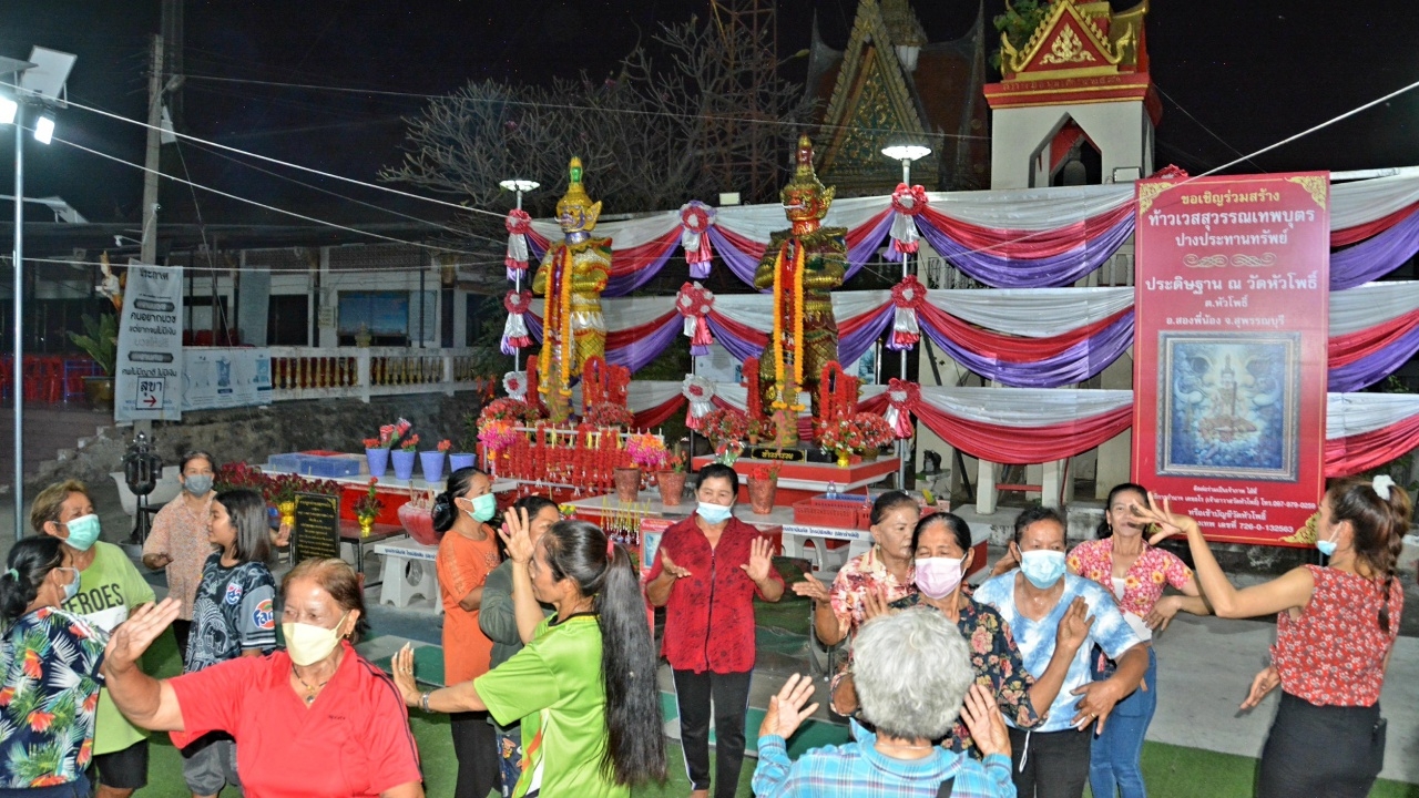 ได้โชคทั้งหมู่บ้าน คอหวยแห่รำวงแก้บน "ท้าวเวสสุวรรณ" ไม่พลาดขอ "เลขเด็ด" ไปลุ้นรวยอีกงวด