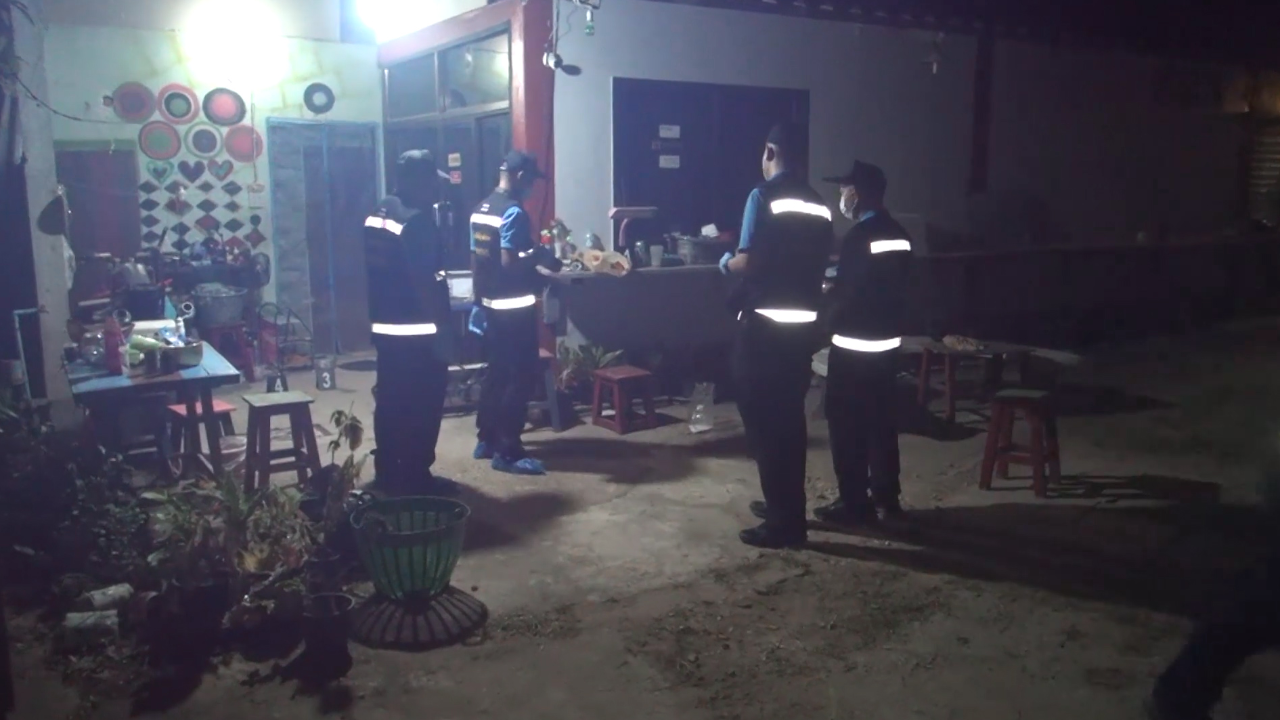 ล่าหนุ่มปืนดุ ทะเลาะเดือดแฟนสาว ฉุนชักปืนยิงเปรี้ยง ตร.คาดปมหึงหวง