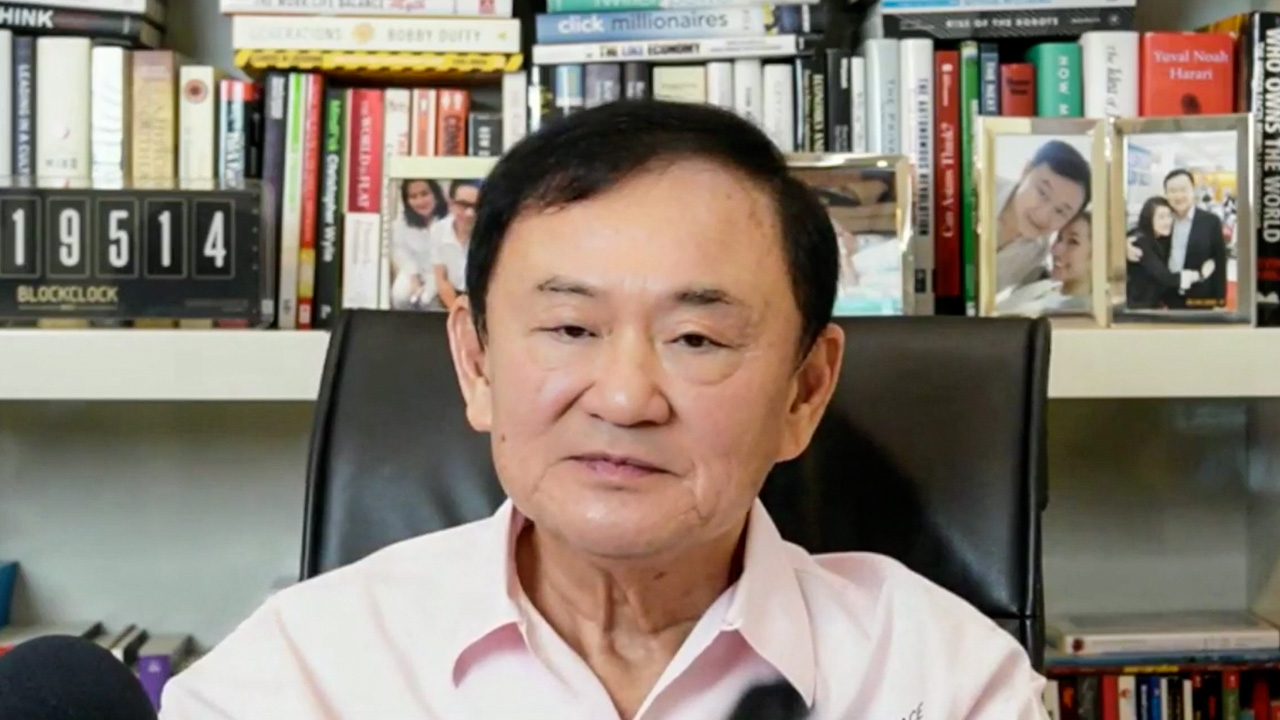 "ทักษิณ" เหน็บ "บิ๊กตู่-บิ๊กป้อม" เกาเหลา 2 ชามคุยกัน-อยากไปเลี้ยงหลาน 