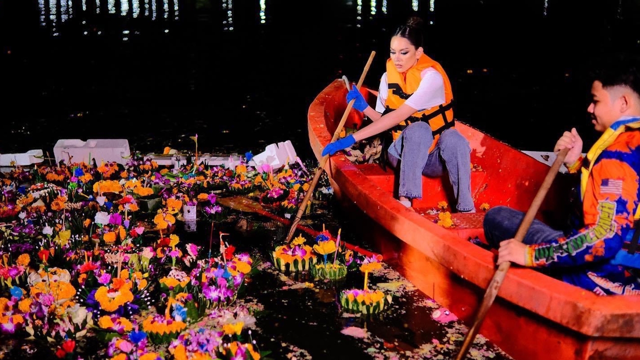 แอนนา เสือ ไม่ถือตัว ถอดชุดราตรี รุดช่วยเจ้าหน้าที่ เก็บขยะวันลอยกระทง