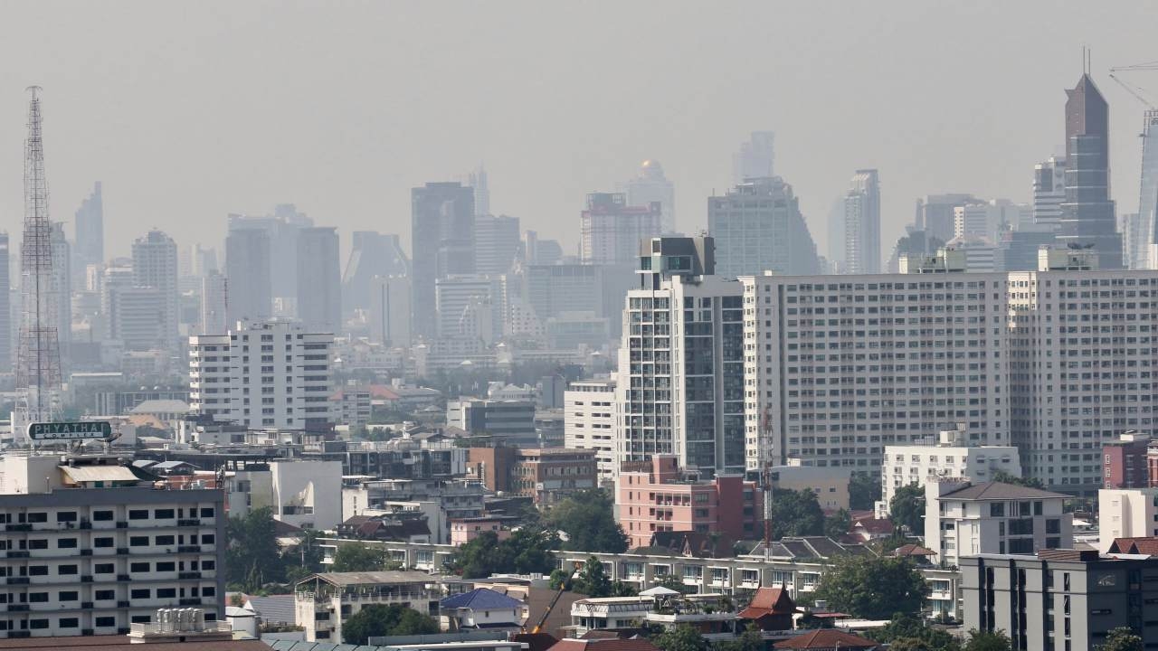 ค่าฝุ่น PM 2.5 ช่วงบ่ายในพื้นที่ กทม. พบเกินมาตรฐาน 8 พื้นที่