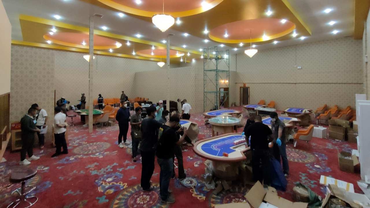 บิ๊กโจ๊ก สั่งค้นอาคารต้องสงสัยกลุ่มทุนจีน เจอทำเป็นบ่อนใหญ่ใจกลางพัทยา