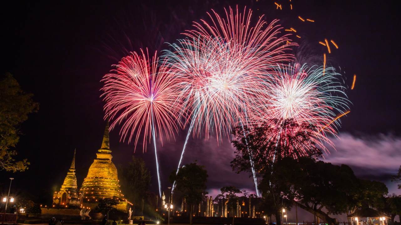 เตือนระวังอุบัติเหตุจากการจุดพลุ ช่วงวันลอยกระทง เสี่ยงสูญเสียอวัยวะสำคัญ