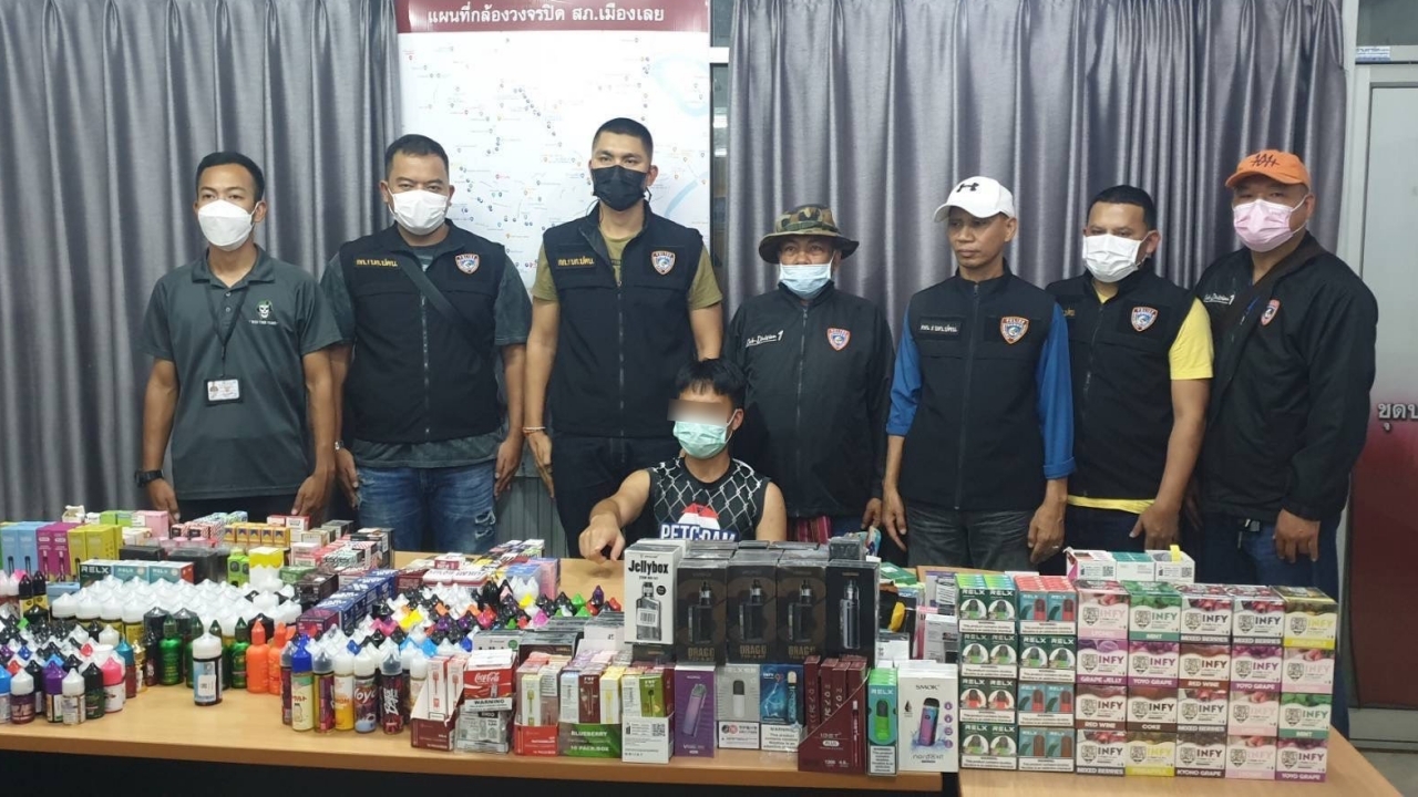 ล่อซื้อ-จับบุหรี่ไฟฟ้า เปิดร้านขายเสื้อผ้าบังหน้า ยึดของกลาง 2 แสนบาท