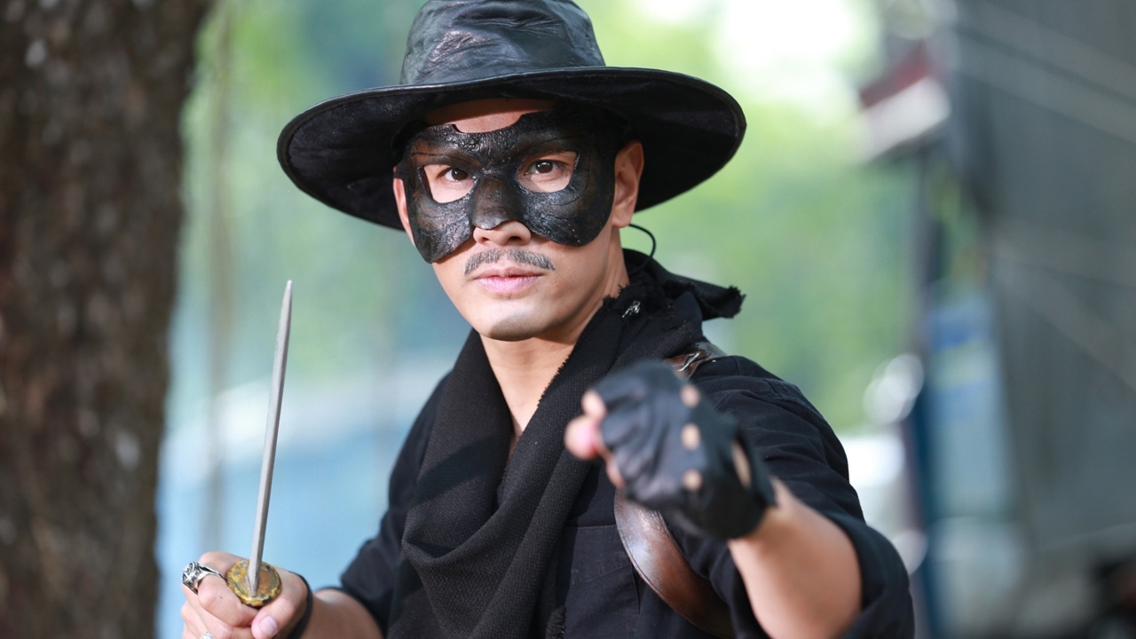 “อ๋อม” ทุ่มสุดตัว ทั้ง ขี่ม้า ยิงปืน ขึ้นสลิง ใน “สัจจะในชุมโจร (เสือสั่งฟ้า 3)”