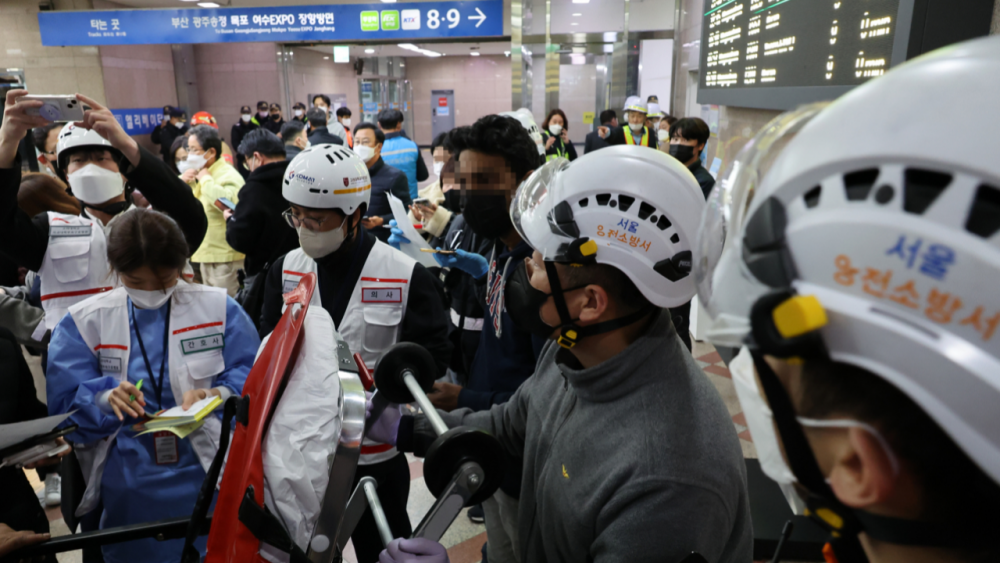 ระทึก รถไฟโดยสารตกรางกลางกรุงโซล บาดเจ็บ 30 ราย