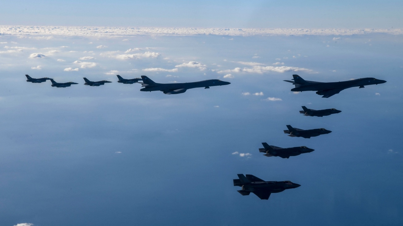 สหรัฐฯ ขู่คิม จอง อึน ส่งเครื่องบินทิ้งระเบิดความเร็วเหนือเสียง ซ้อมรบ