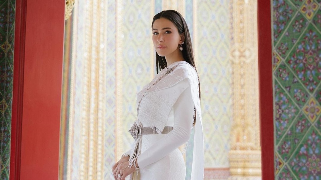 เปิดมูลค่าชุดไทยที่ ศรีริต้า ใส่ทำบุญวันเกิด หรูหราราคาครึ่งล้าน 