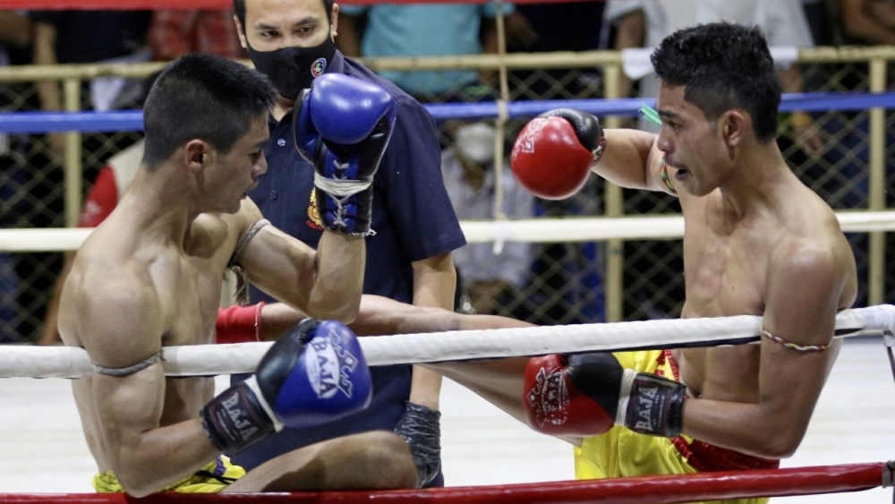 7-color Muay Thai fight: “Batman-Boonchana-Yimsiam” good