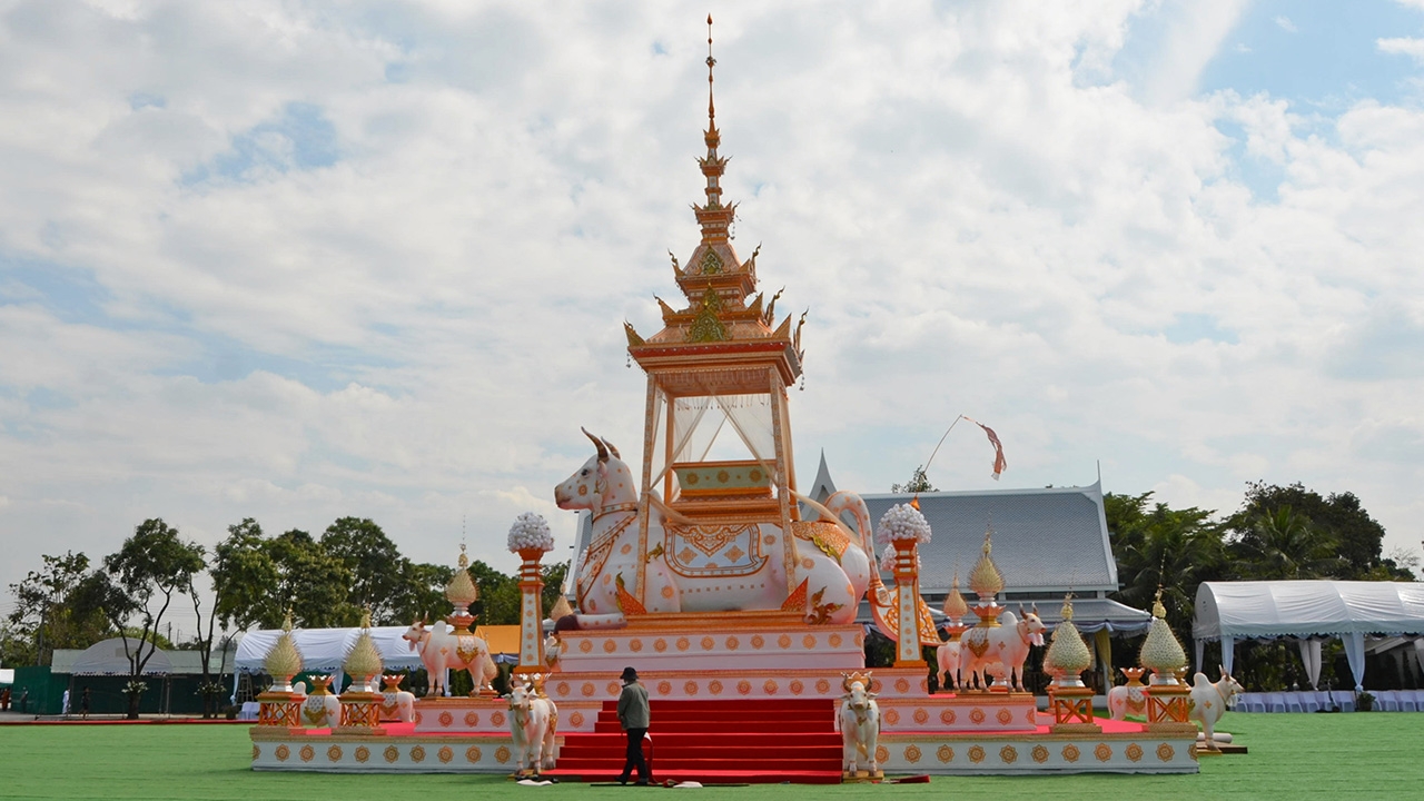 พระราชทานเพลิง "สรพงศ์ ชาตรี" สร้างเมรุลอยงดงาม เถ้าอัฐิรอสรุปที่บรรจุ