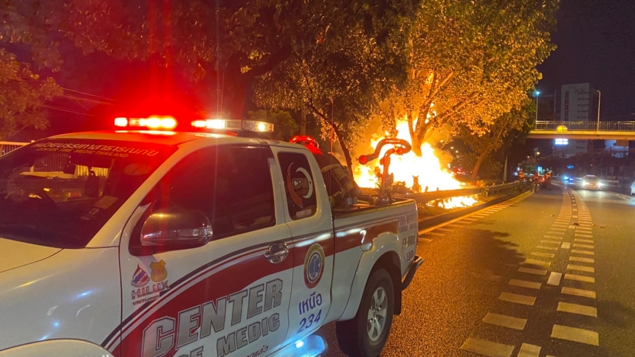 "คอหวย" จุดธูปขอเลขเด็ดคืนเสาร์ห้า ไฟไหม้ศาลเพียงตาโค้ง 100 ศพรัชดา