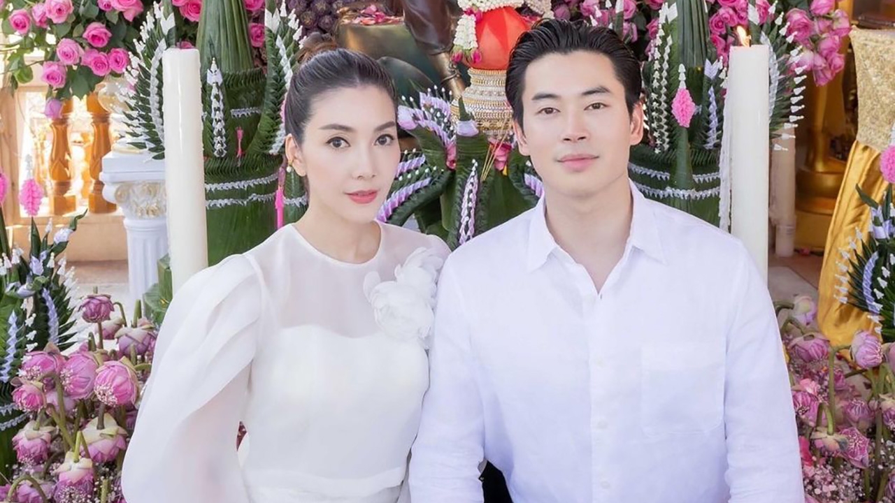 เผยภาพคู่ "วุ้นเส้น" ชวนหนุ่ม "นิกม์" พร้อมครอบครัวร่วมทำพิธีบวงสรวงพระลักษมี